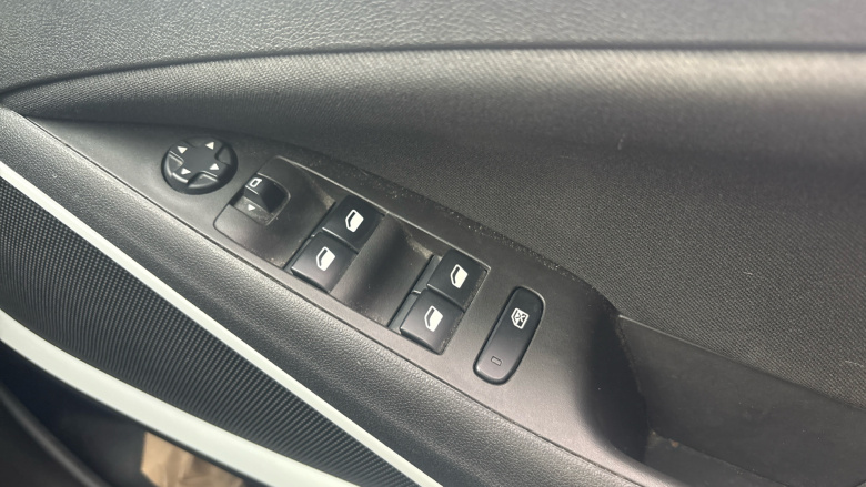 Vauxhall Crossland X 1.2T [110] Griffin 5dr [6 Spd] [Start Stop] Petrol Hatchback